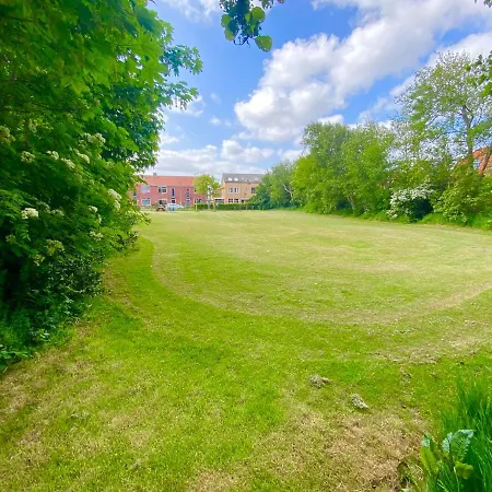 The Island Life House 2 Дом отдыха Де-Коог